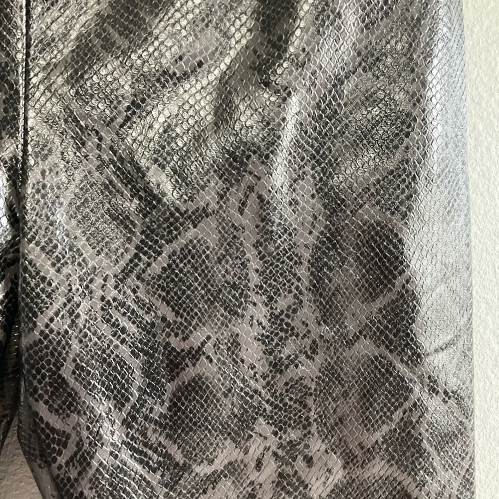 7 for all Mankind Faux Leather Snakeskin High Waist Leggings Size as small - Picture 4 of 8